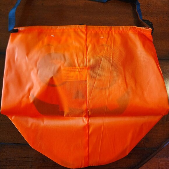 NWT Nylon Halloween Smiling Pumpkin Trick or Treat Candy Drawstring Bucket Bag - Picture 3 of 6